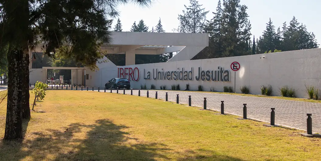 Entrada principal de la IBERO Puebla