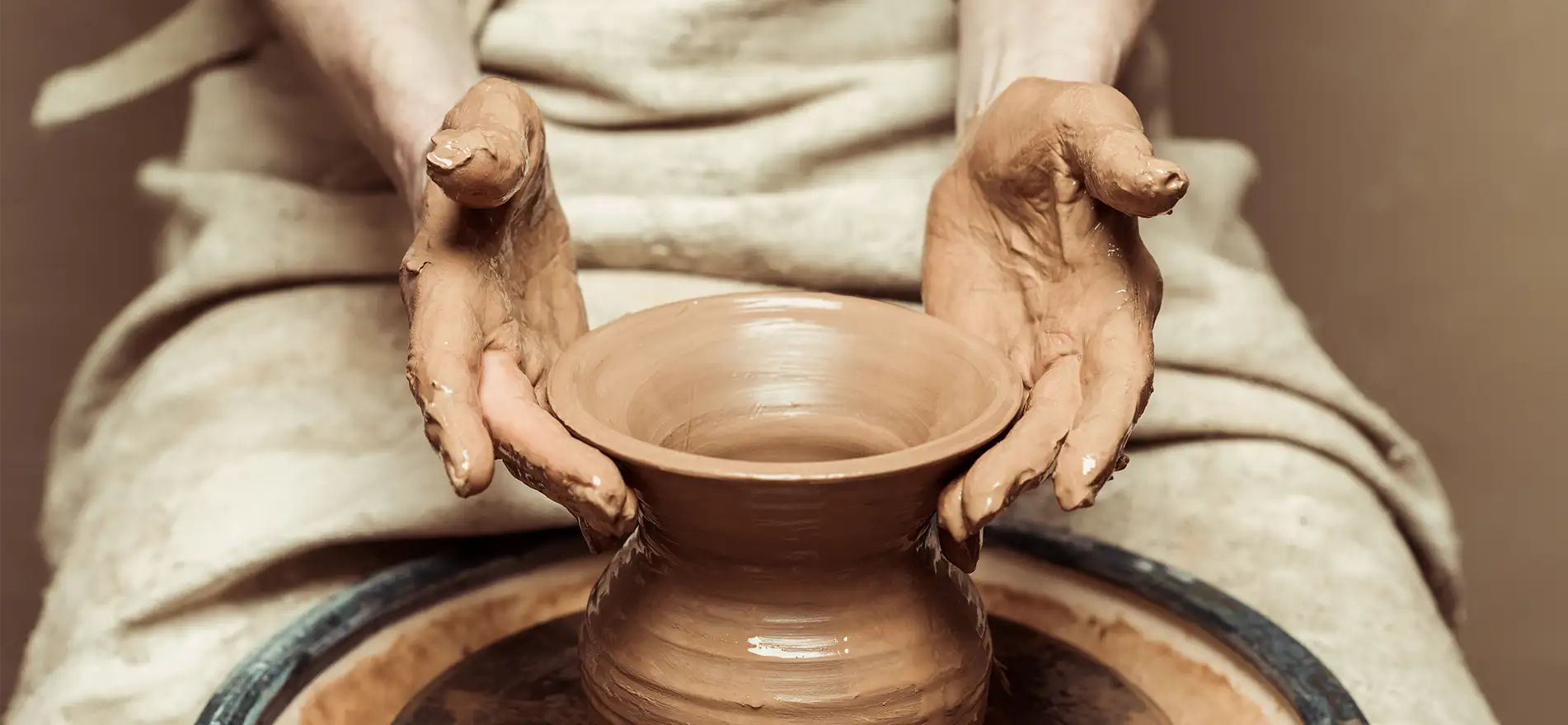 Manos y cerámica