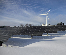 Celdas solares y generador eólico