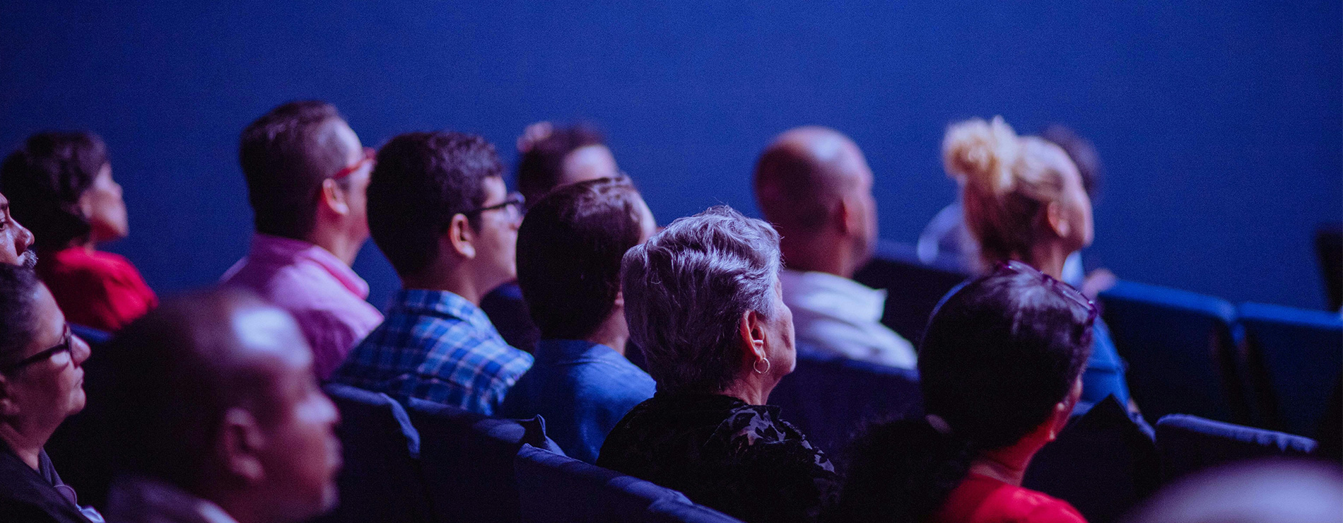 Personas en sala de cine