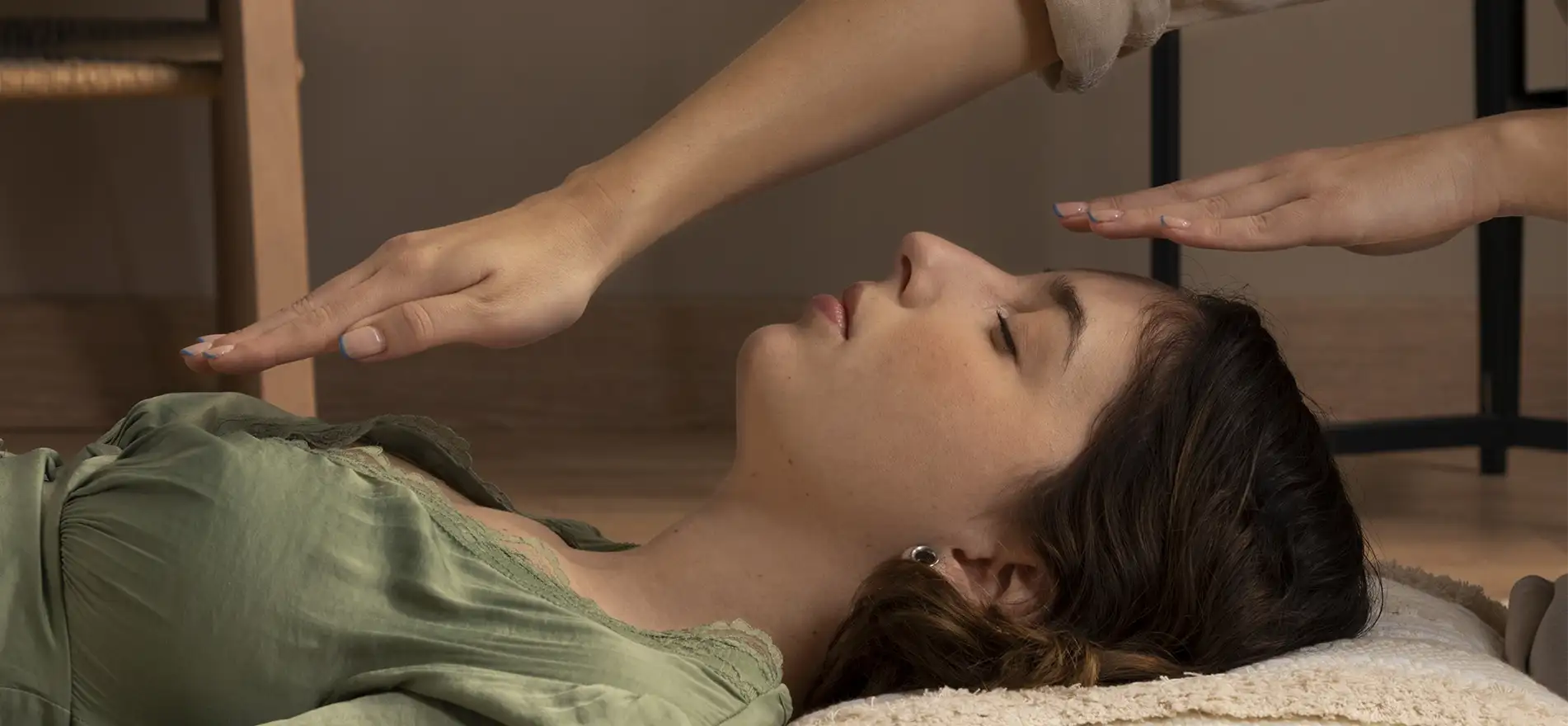 Mujer y reiki