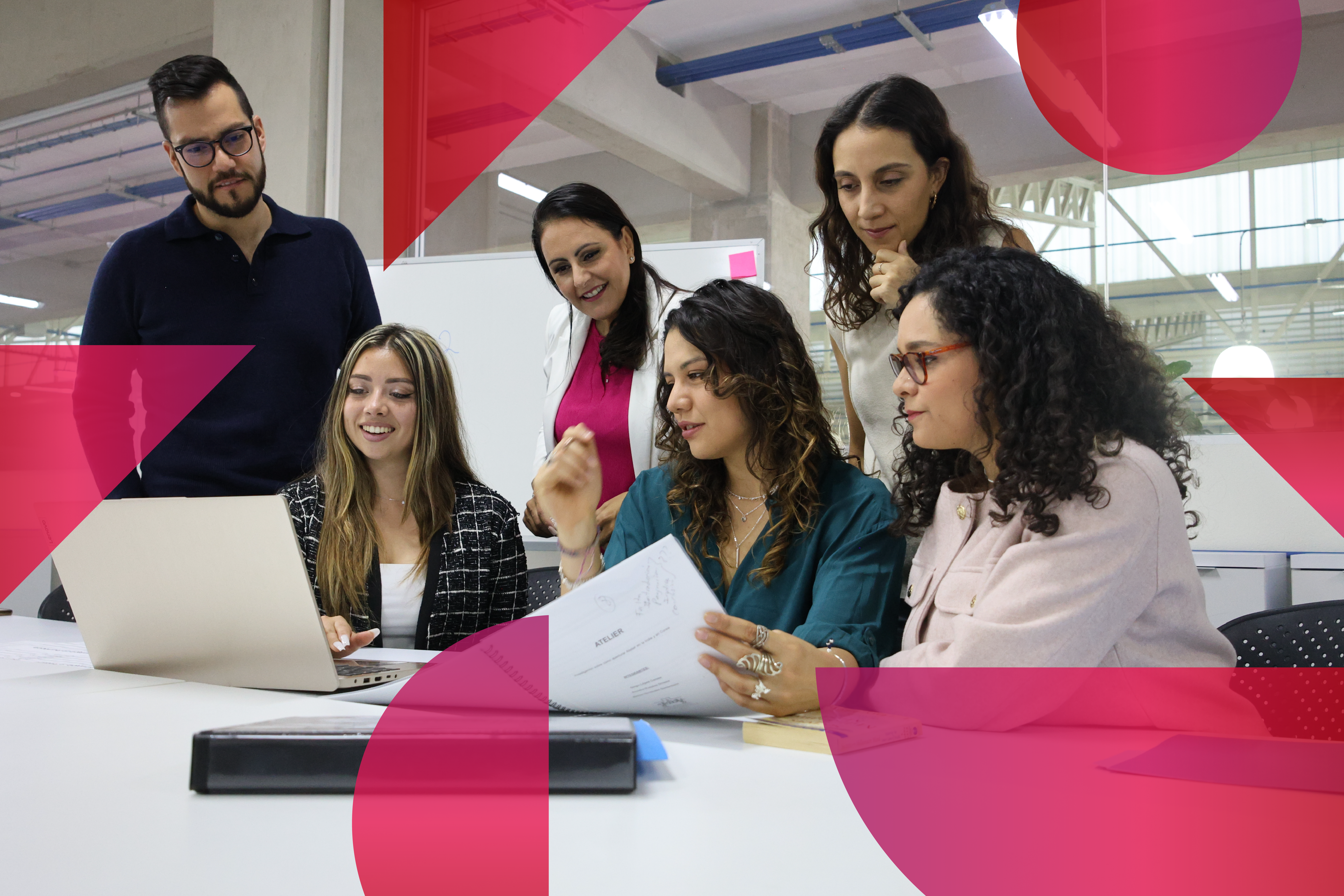 Personas trabajando