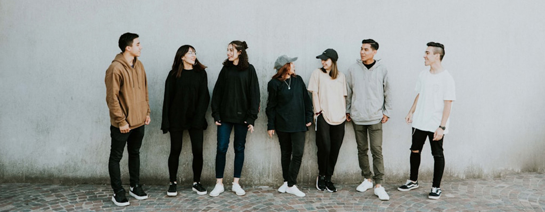 jovenes parados