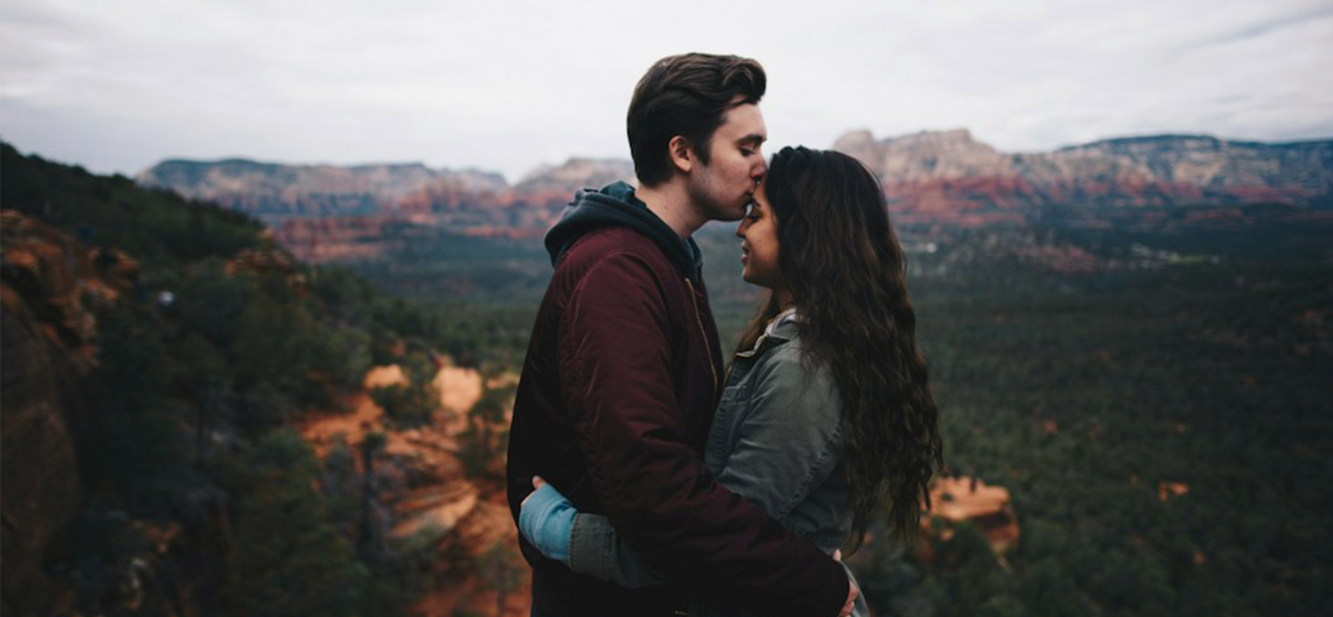 Pareja abrazada