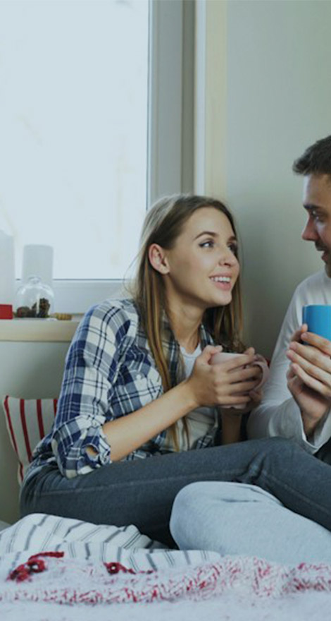 Pareja platicando