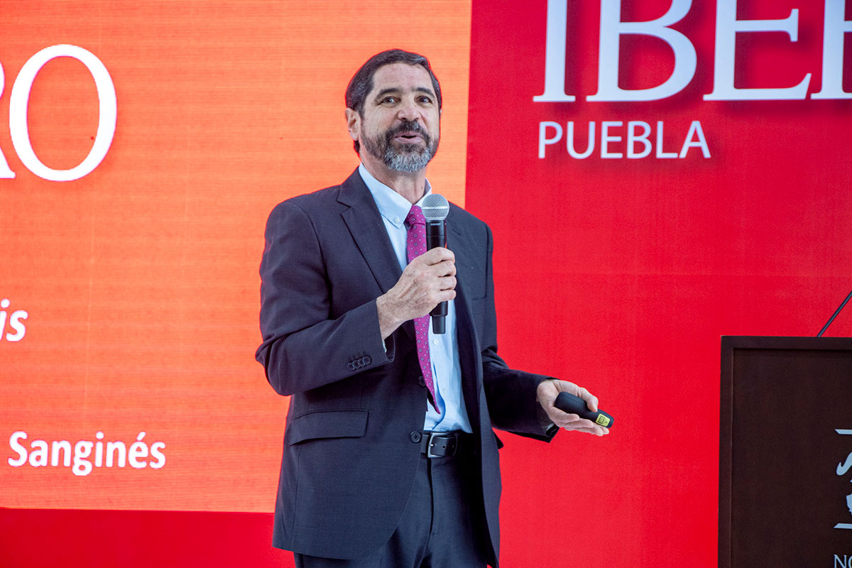 Dr. Alejandro Guevara